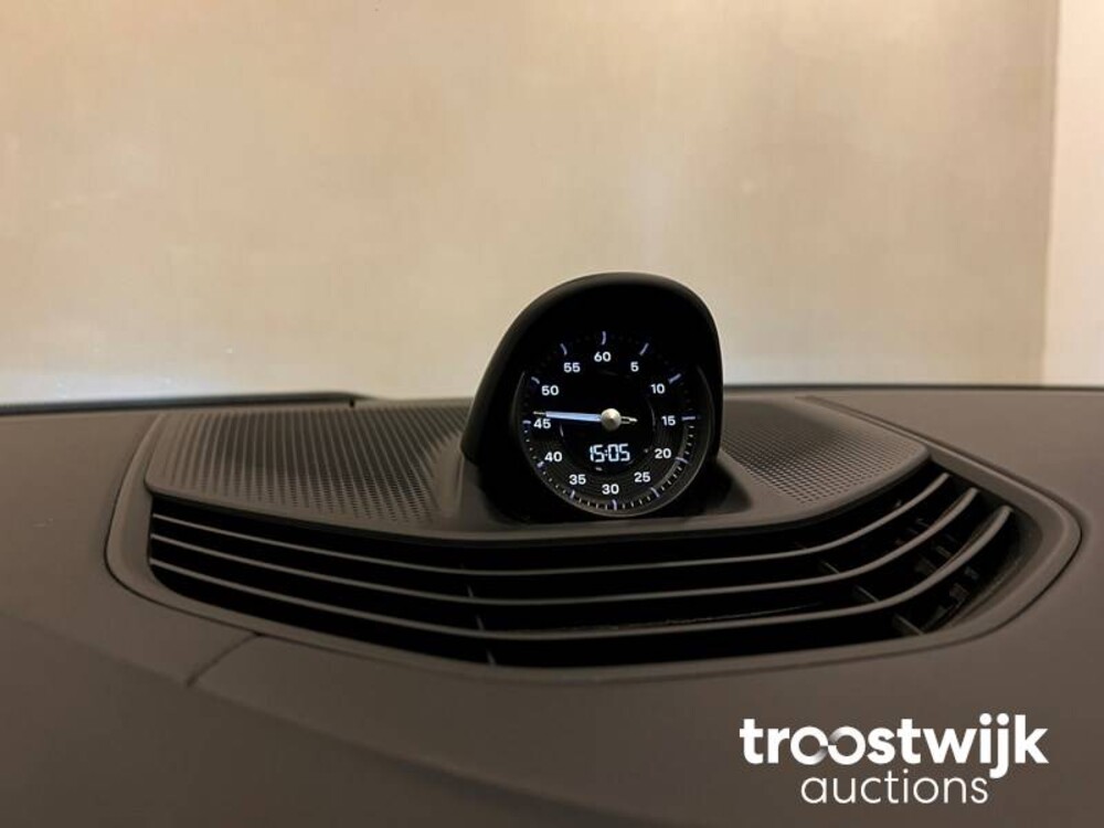 Porsche Taycan Turbo SportChrono SportDesign 680pk 2020