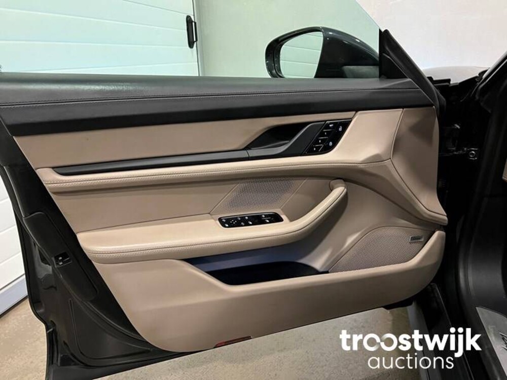 Porsche Taycan Turbo SportChrono SportDesign 680pk 2020