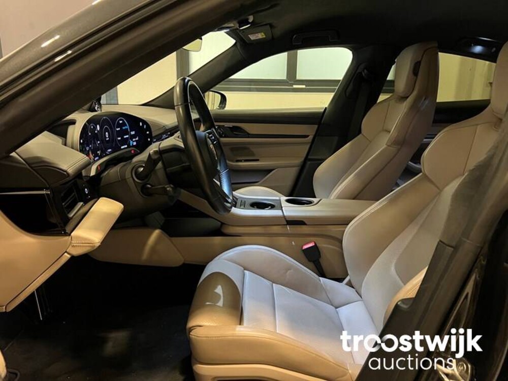 Porsche Taycan Turbo SportChrono SportDesign 680pk 2020