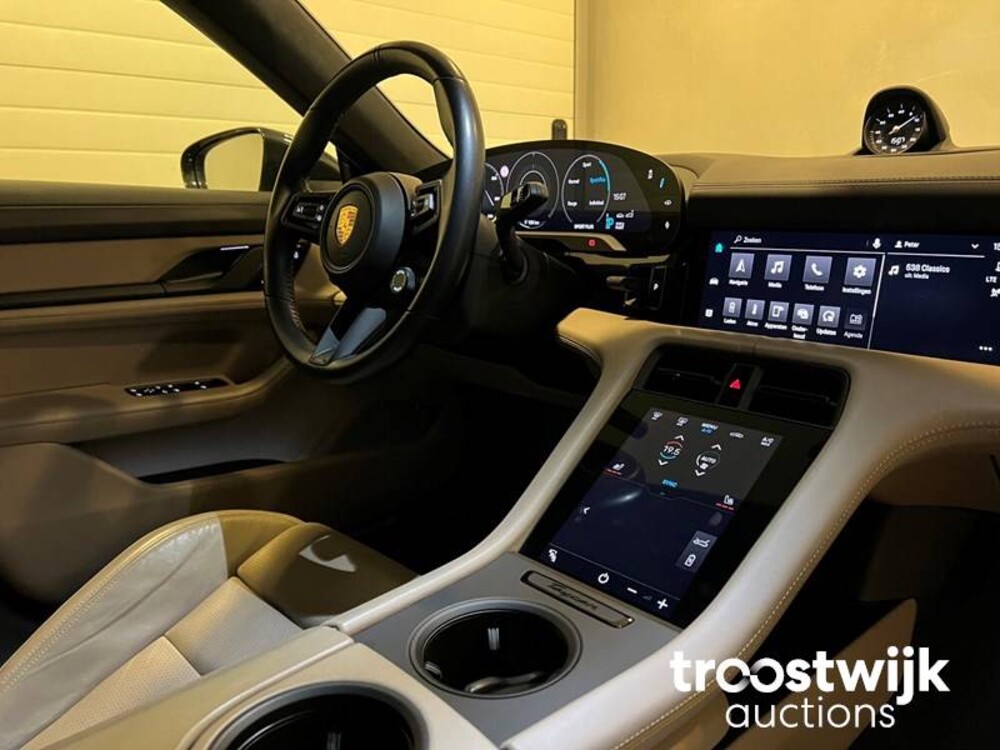 Porsche Taycan Turbo SportChrono SportDesign 680pk 2020