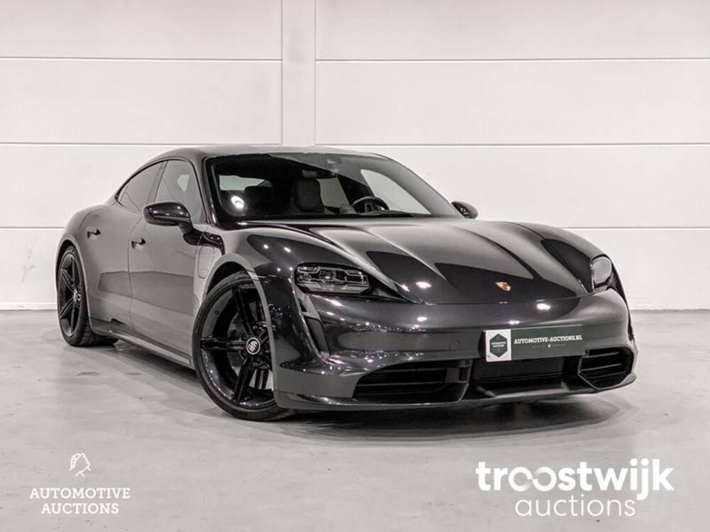 Porsche Taycan Turbo SportChrono SportDesign 680pk 2020
