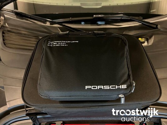Porsche Taycan Turbo SportChrono SportDesign 680pk 2020