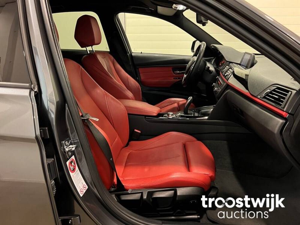 BMW 320i Executive Sportline 3-serie Auto