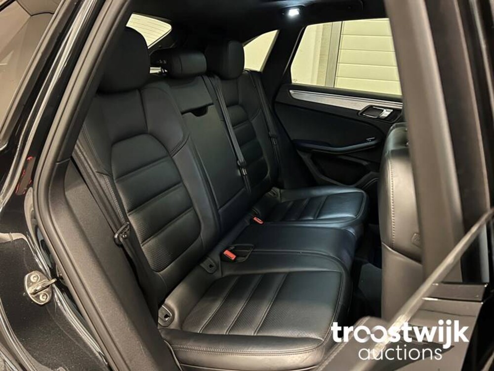 Porsche Macan Turbo 3.6 V6 Auto