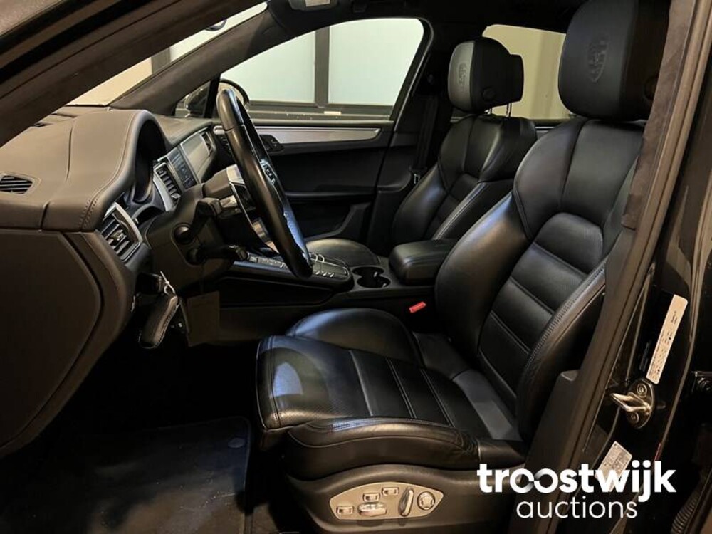 Porsche Macan Turbo 3.6 V6 Auto
