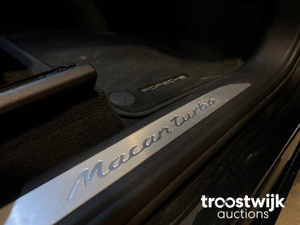 Porsche Macan Turbo 3.6 V6 Auto