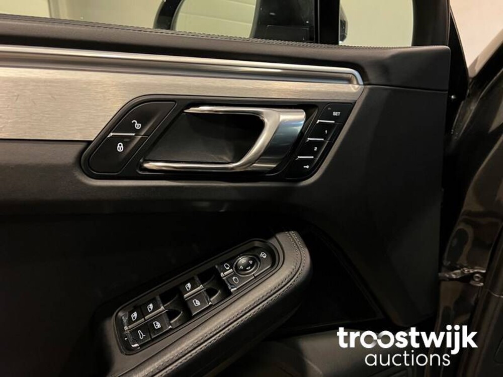 Porsche Macan Turbo 3.6 V6 Auto