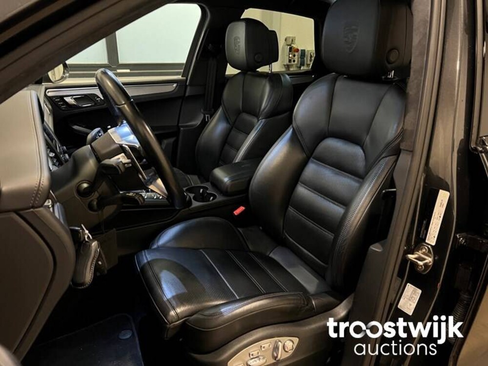 Porsche Macan Turbo 3.6 V6 Auto