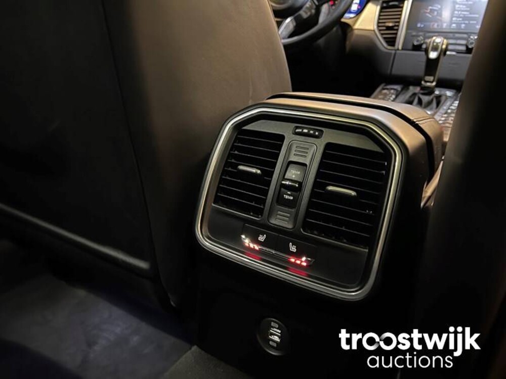 Porsche Macan Turbo 3.6 V6 Auto