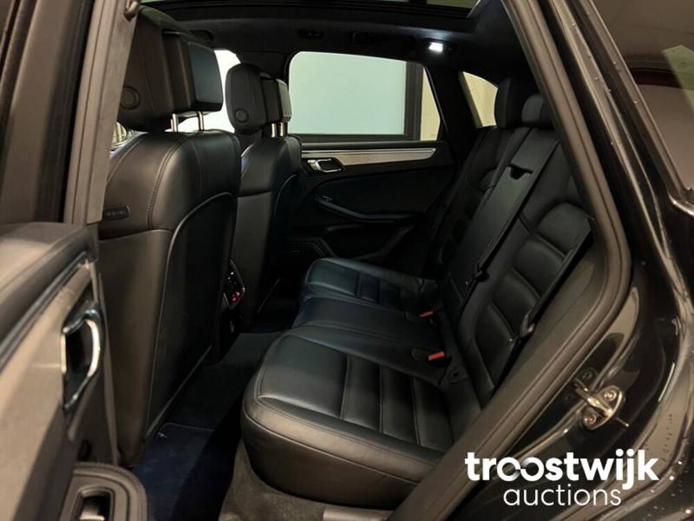 Porsche Macan Turbo 3.6 V6 Auto