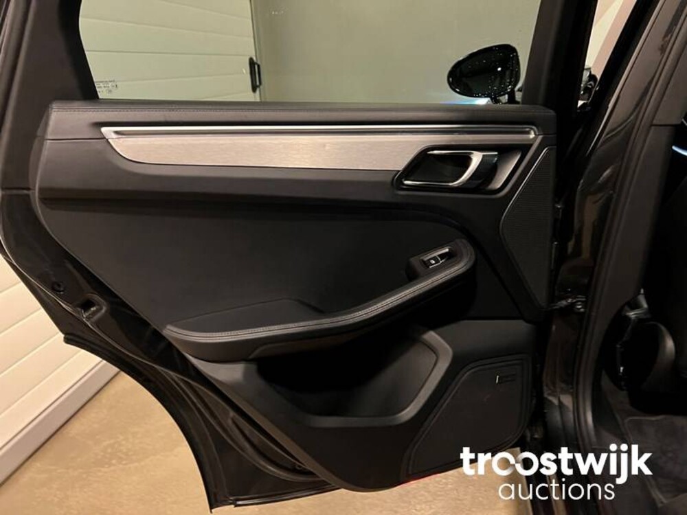 Porsche Macan Turbo 3.6 V6 Auto