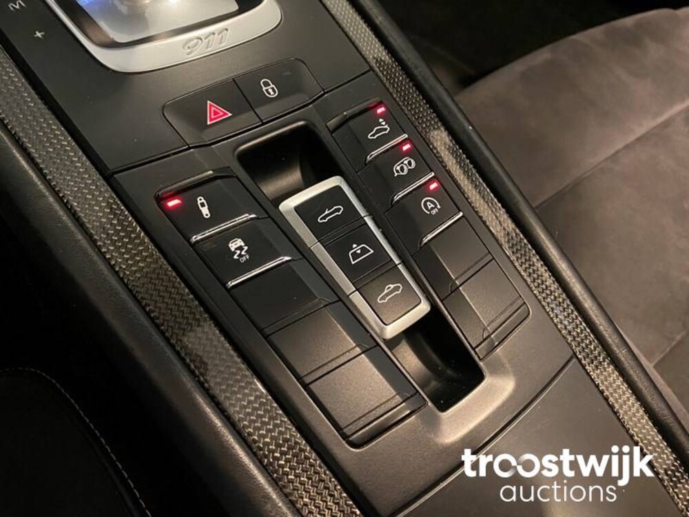 Porsche 911.2 Carrera 4 GTS 3.0 Auto