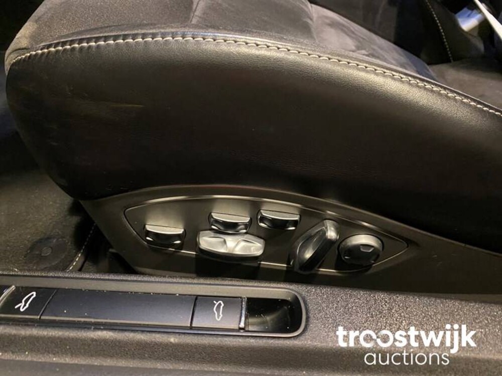 Porsche 911.2 Carrera 4 GTS 3.0 Auto