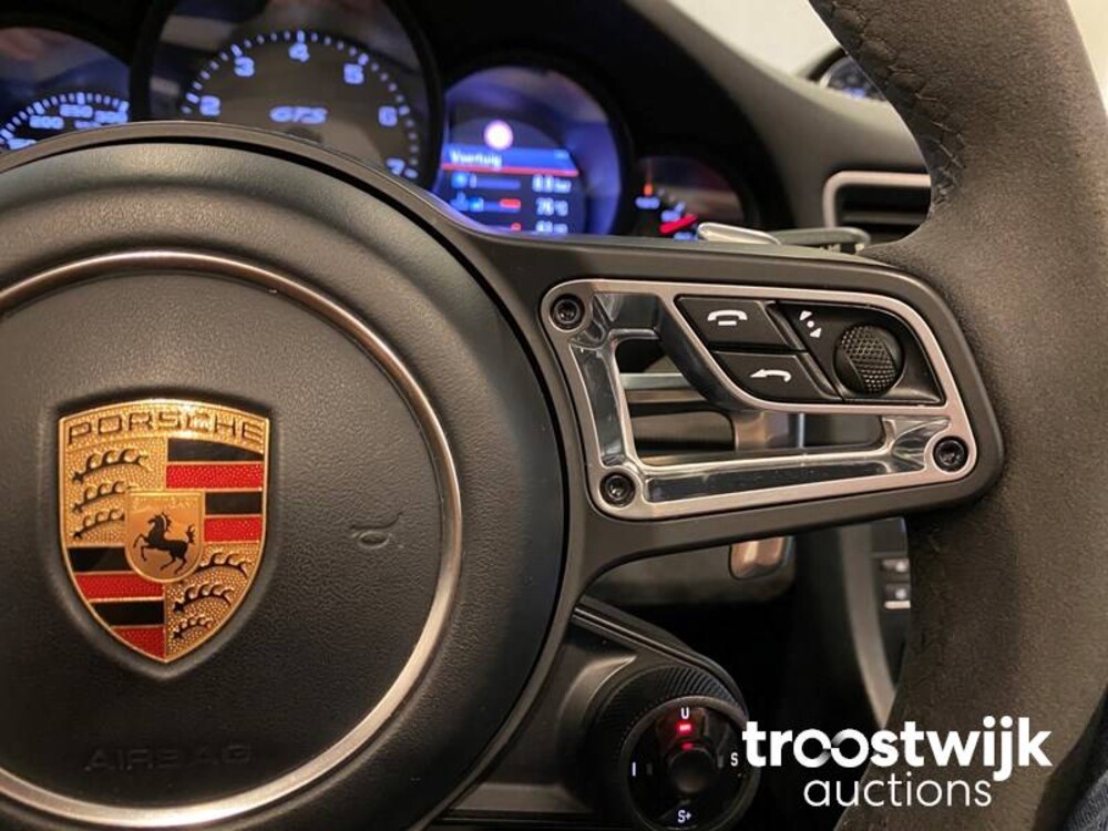 Porsche 911.2 Carrera 4 GTS 3.0 Auto