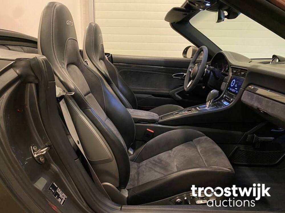 Porsche 911.2 Carrera 4 GTS 3.0 Auto