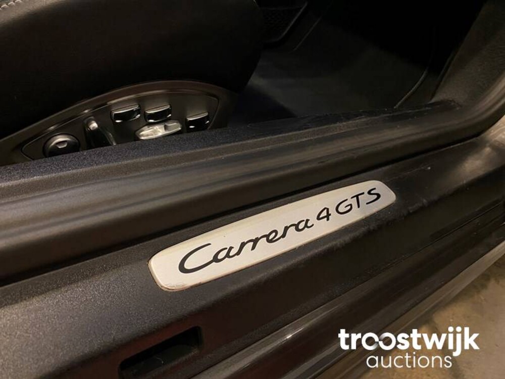 Porsche 911.2 Carrera 4 GTS 3.0 Auto