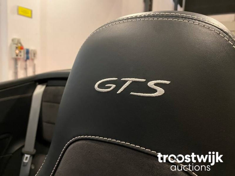 Porsche 911.2 Carrera 4 GTS 3.0 Auto