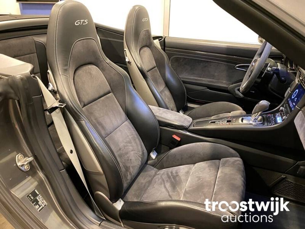 Porsche 911.2 Carrera 4 GTS 3.0 Auto