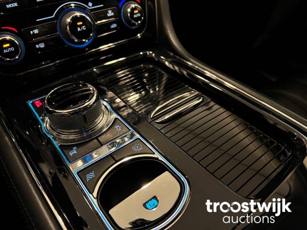 Jaguar XJ Premium Luxury 2.0 Auto