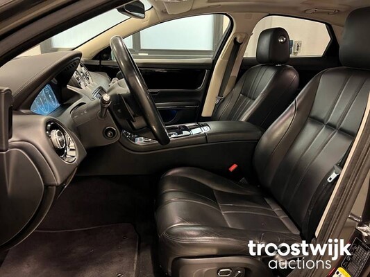 Jaguar XJ Premium Luxury 2.0 Car