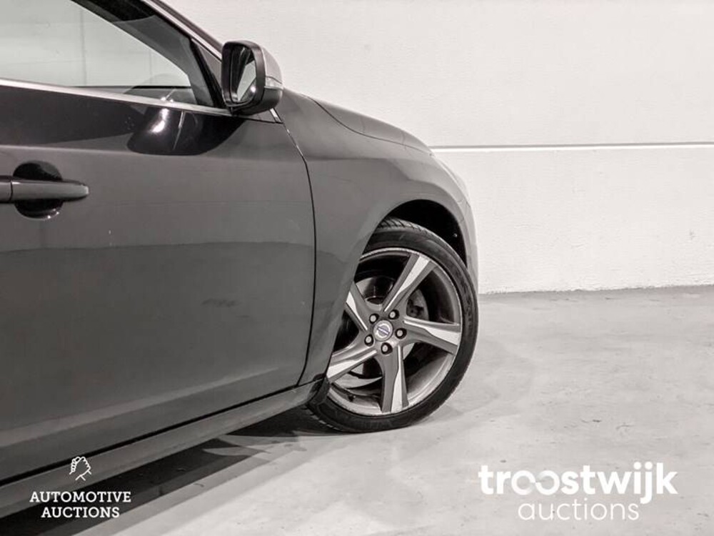 Volvo V60 1.6 T3 R-Design Auto