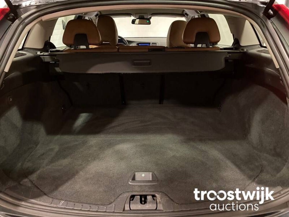 Volvo V60 1.6 T3 R-Design Auto