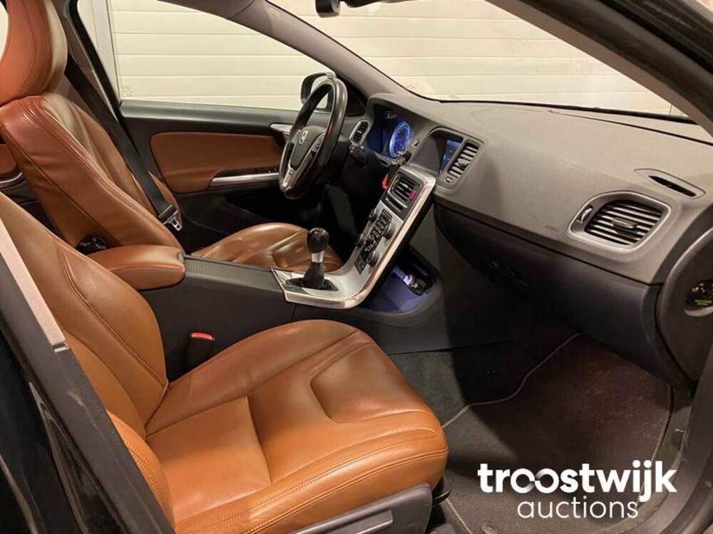 Volvo V60 1.6 T3 R-Design Auto