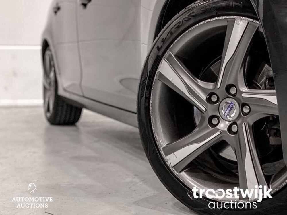 Volvo V60 1.6 T3 R-Design Auto