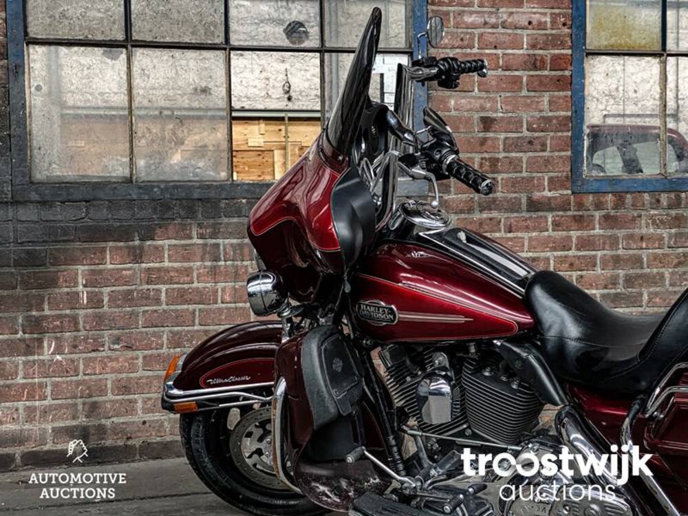 Harley Davidson FLHTCUI Electra Glide Ultra Classic Motorcycle