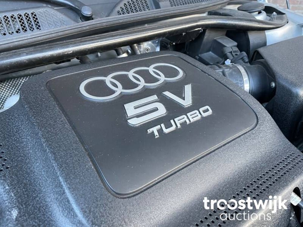 Audi TT Roadster 1.8 5V Turbo Quattro Car