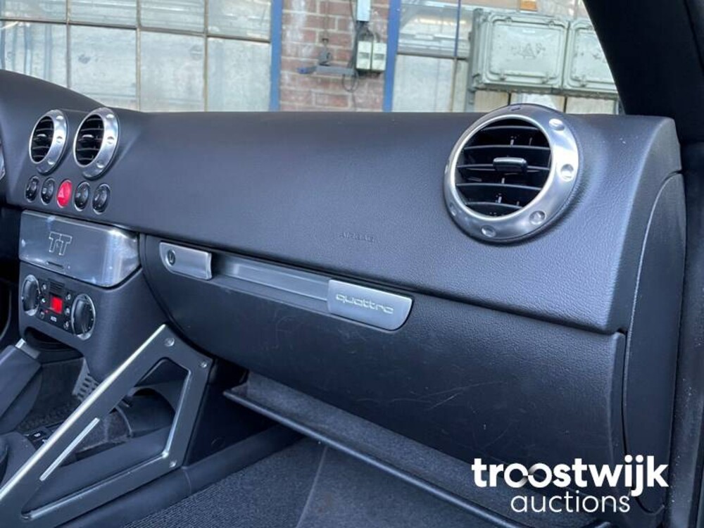 Audi TT Roadster 1.8 5V Turbo Quattro Car