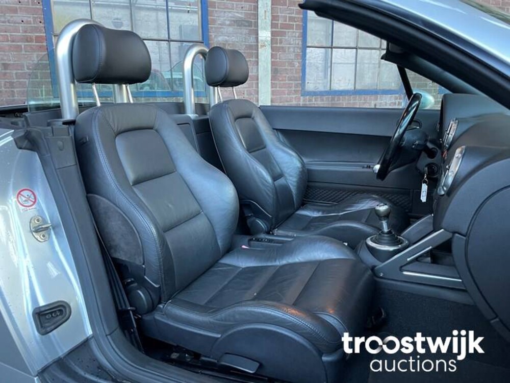 Audi TT Roadster 1.8 5V Turbo Quattro Car