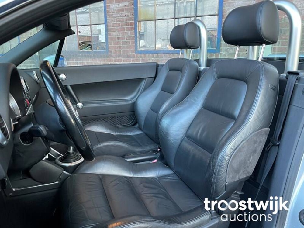 Audi TT Roadster 1.8 5V Turbo Quattro Car