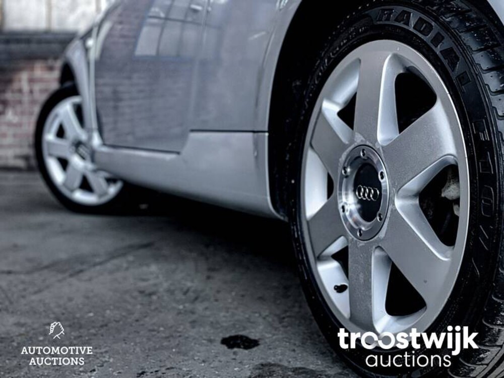 Audi TT Roadster 1.8 5V Turbo Quattro Car