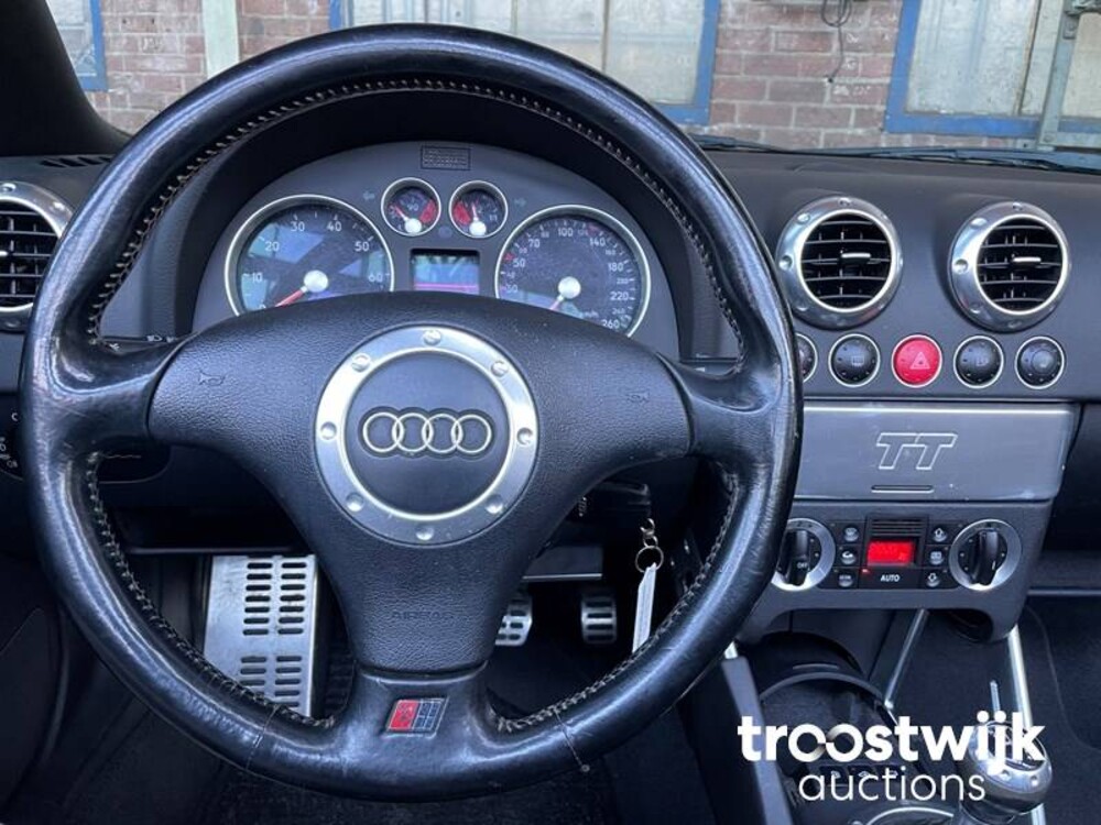 Audi TT Roadster 1.8 5V Turbo Quattro Car