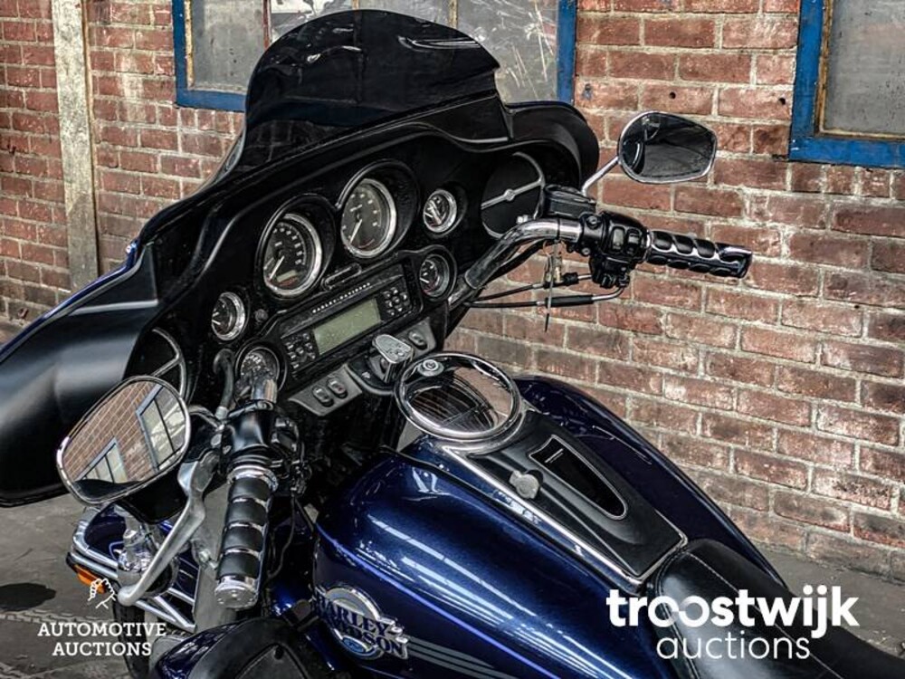 Harley-Davidson FLHT Electra Glide Ultra Classic Motorcycle