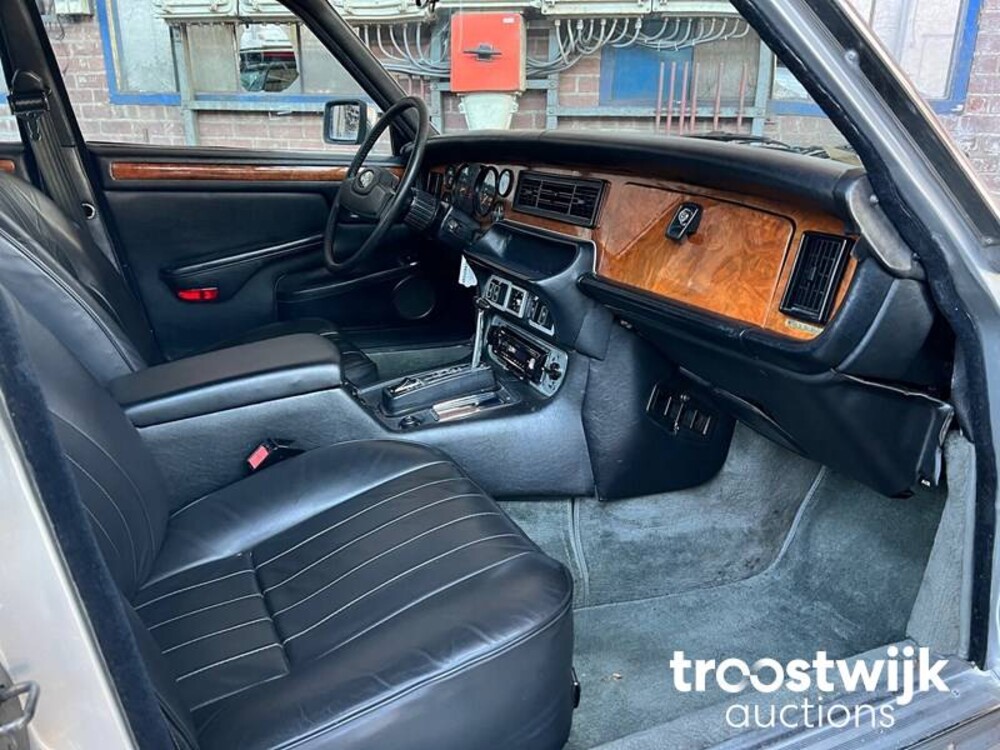 Jaguar Daimler XJ 5.3 V12  Car