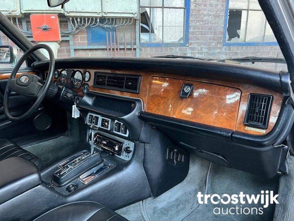 Jaguar Daimler XJ 5.3 V12  Car