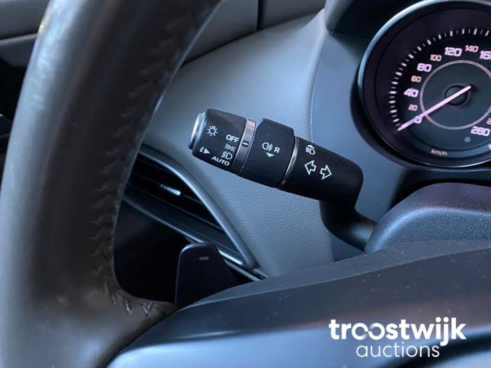 Jaguar XE 2.0 D R-Sport Car