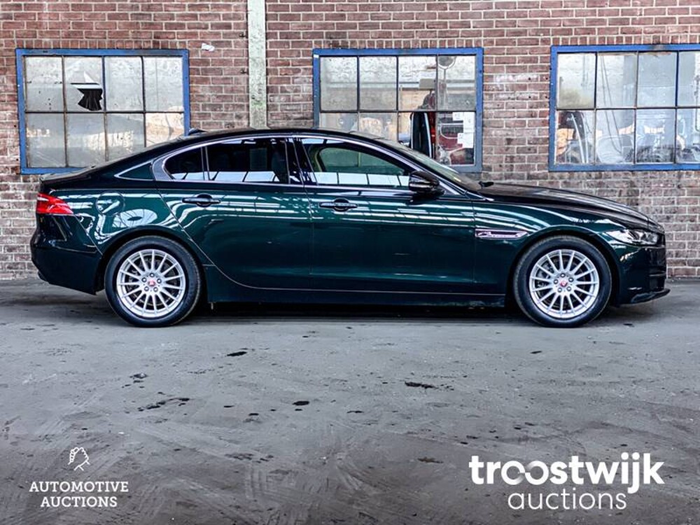 Jaguar XE 2.0 D R-Sport Car