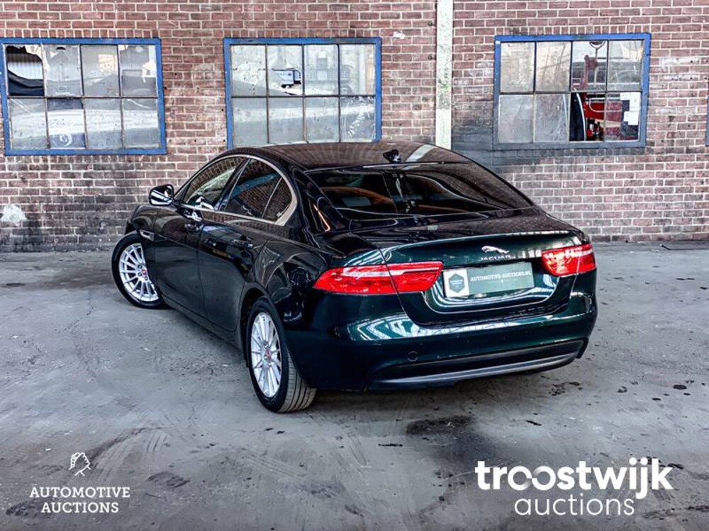 Jaguar XE 2.0 D R-Sport Car