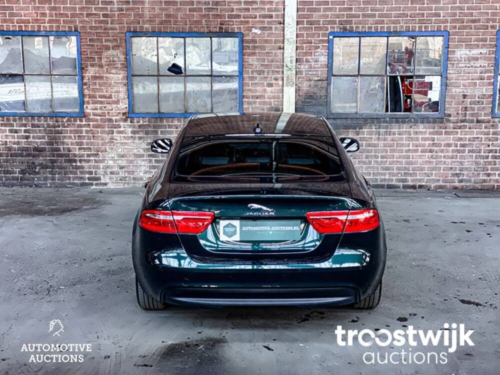Jaguar XE 2.0 D R-Sport Car