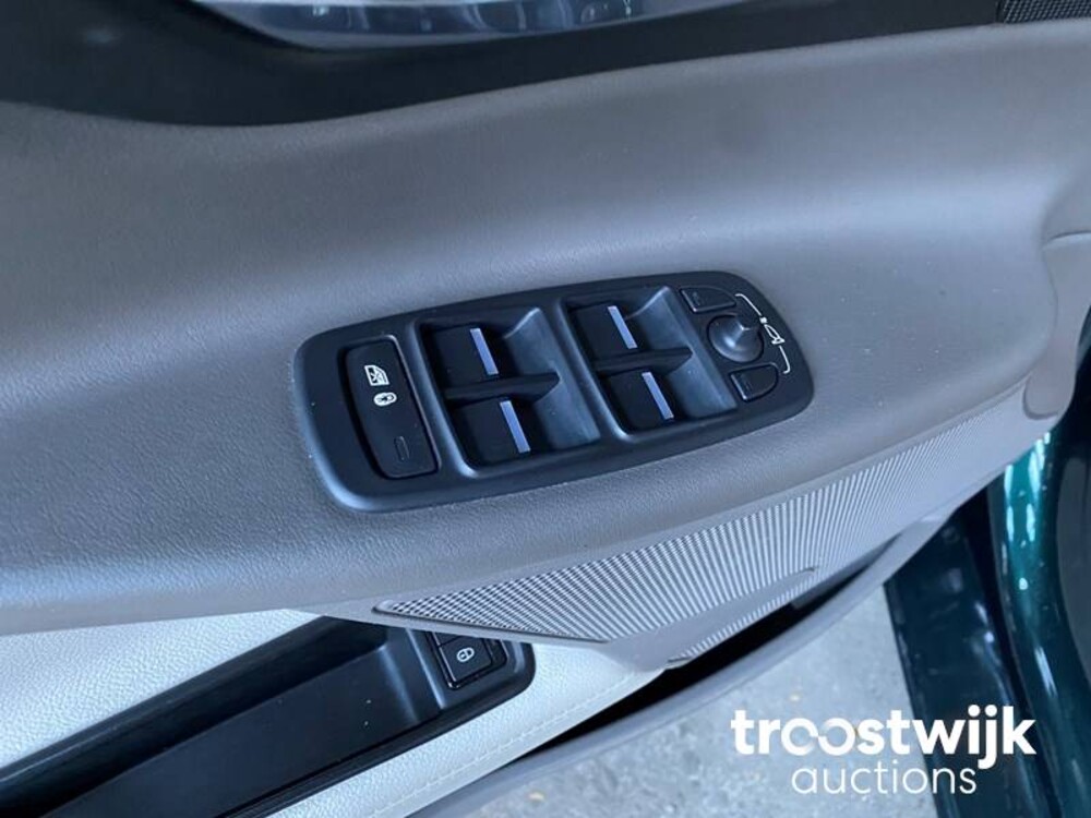 Jaguar XE 2.0 D R-Sport Car