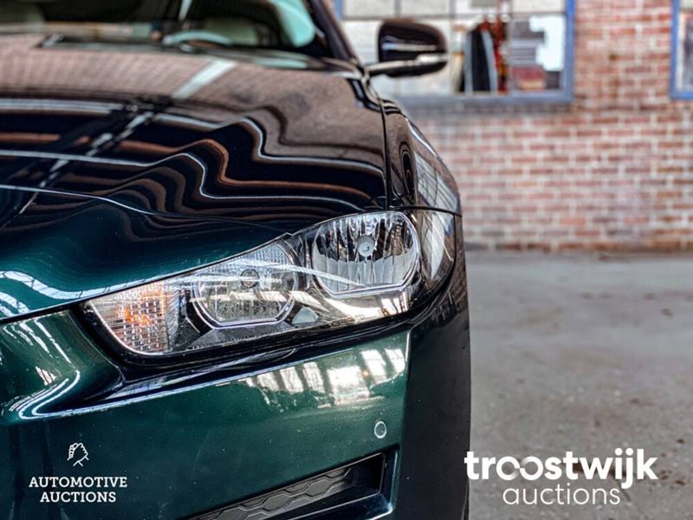 Jaguar XE 2.0 D R-Sport Car