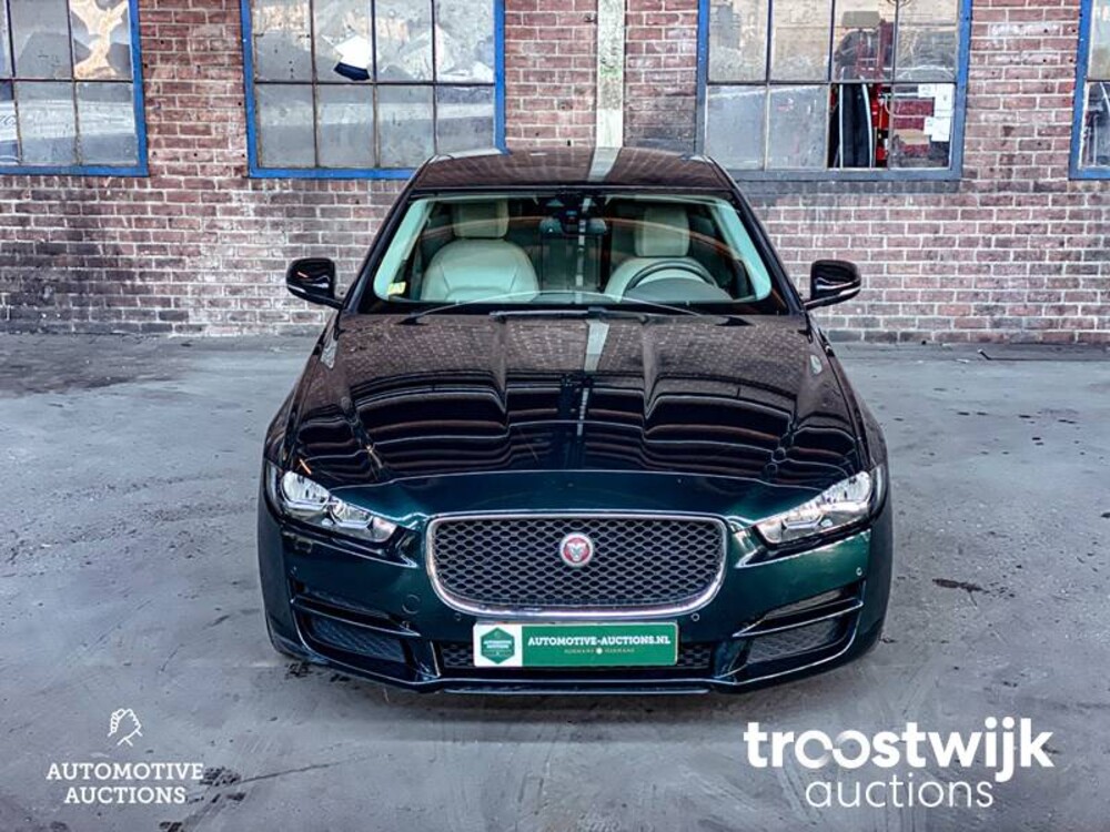 Jaguar XE 2.0 D R-Sport Car