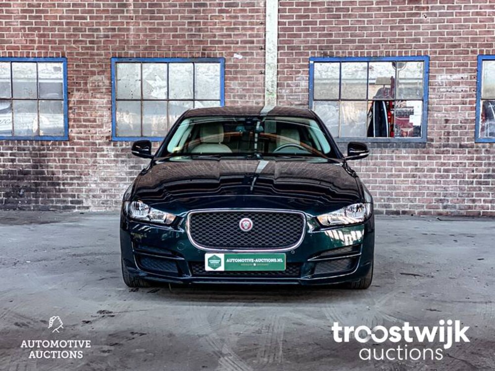 Jaguar XE 2.0 D R-Sport Car