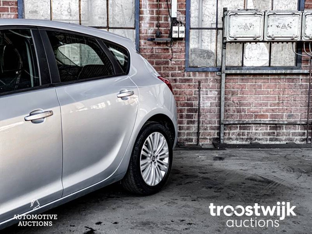 Opel Astra 1.4 Turbo Business Sport+ Car