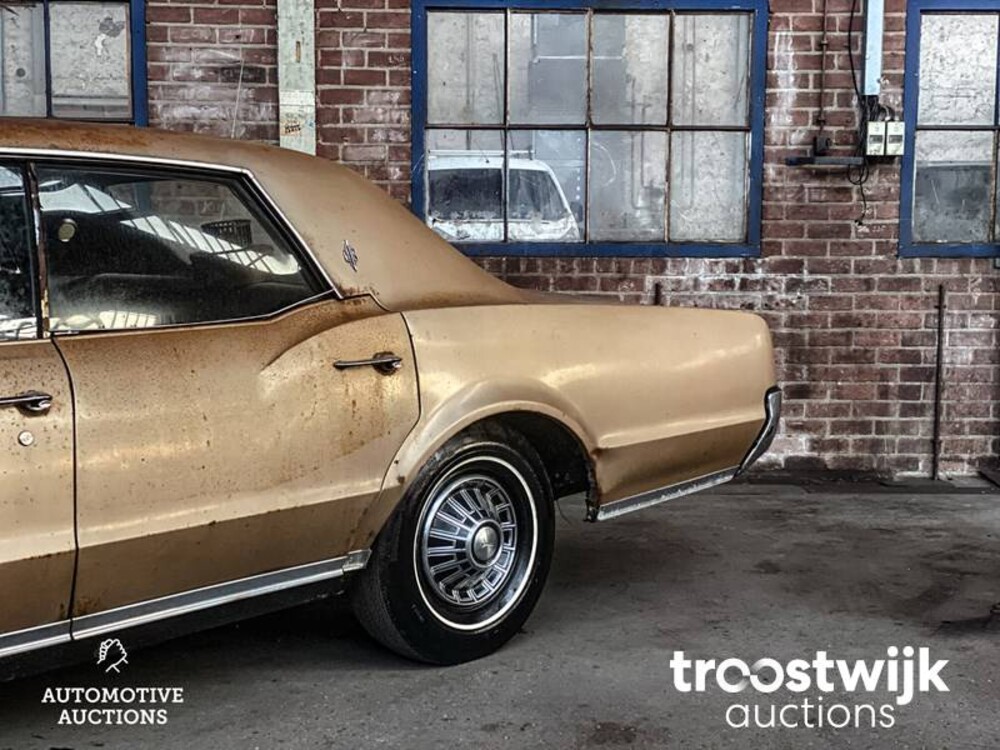 Oldsmobile Cutlass Car