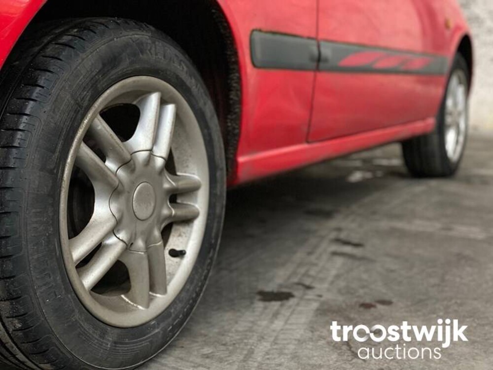 Toyota Starlet 1.3-16V Car