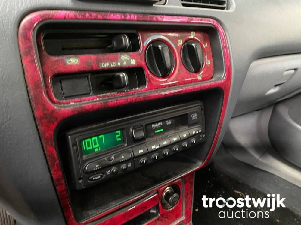 Toyota Starlet 1.3-16V Car